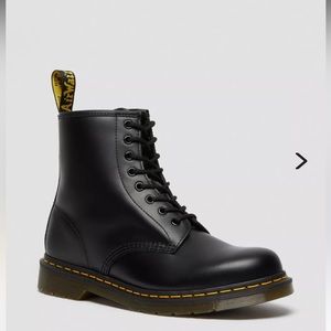 New in Box Dr. Martens Black Smooth Leather 1460 Lace-Up Boots